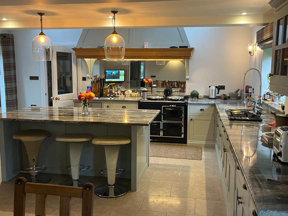 Painted Handmade Bespoke Kitchen with Granite &Gaggenau Appliances, Located in Hampshire.
